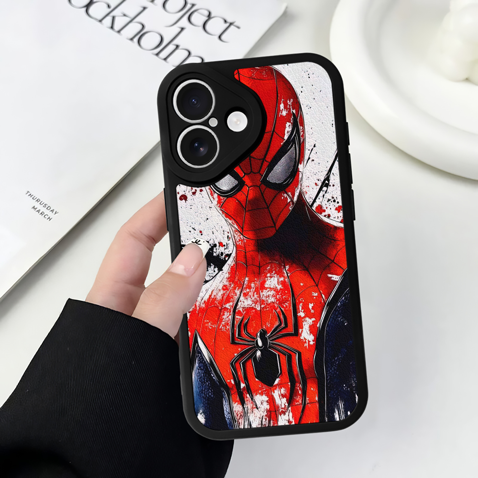 Spider Man スパイダーマン 【iPhone 16シリーズ対応】シリコンスマホケース（レザー調） 材質：シリコン